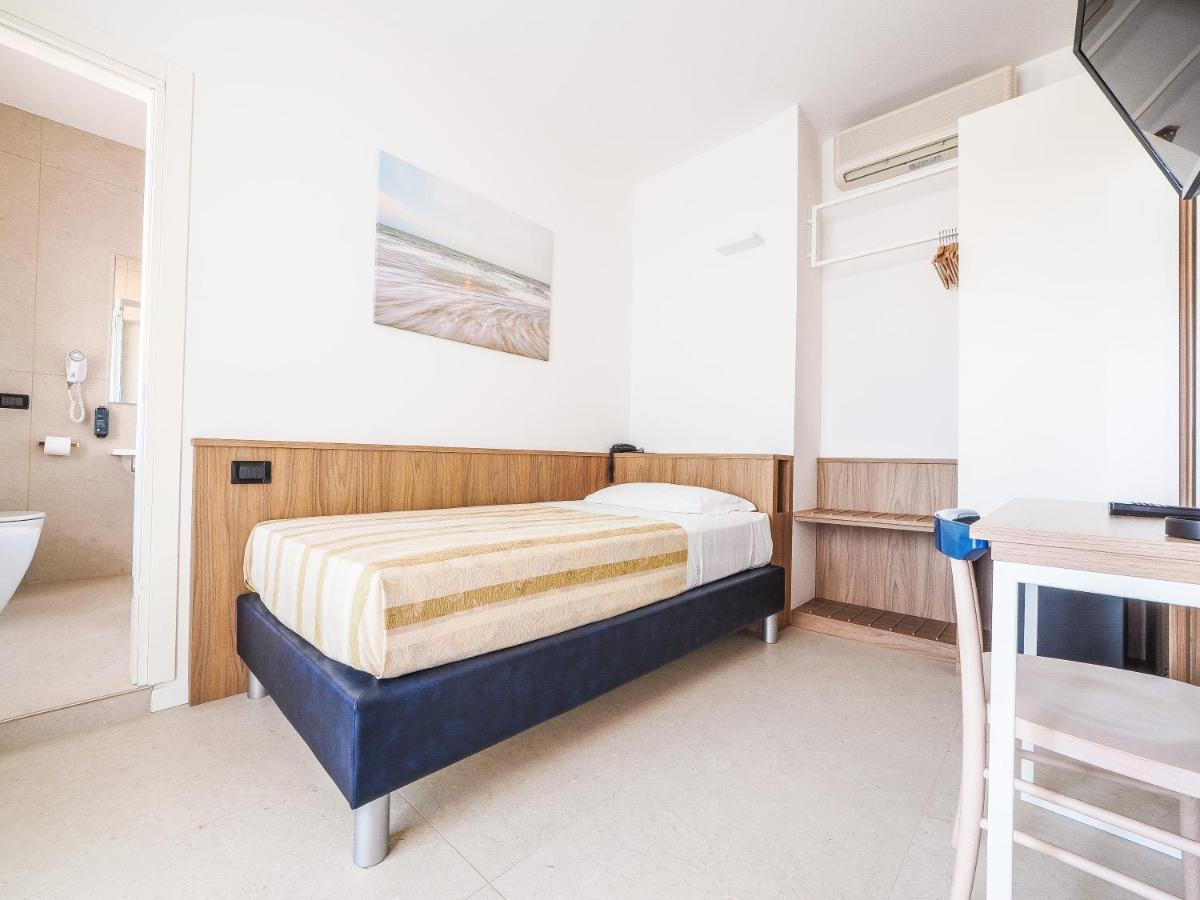 Hotel Angelo Caorle Bagian luar foto