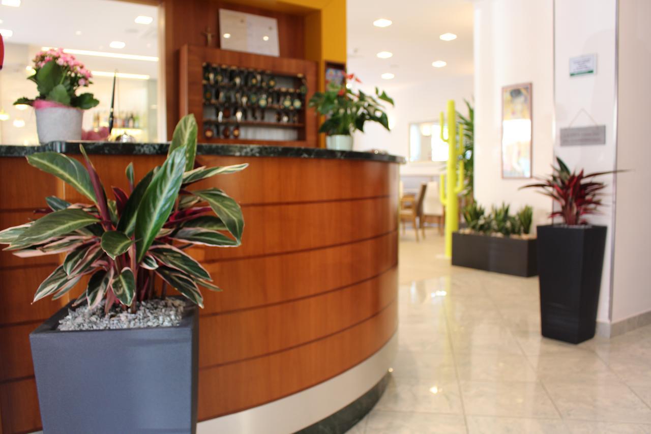 Hotel Angelo Caorle Bagian luar foto