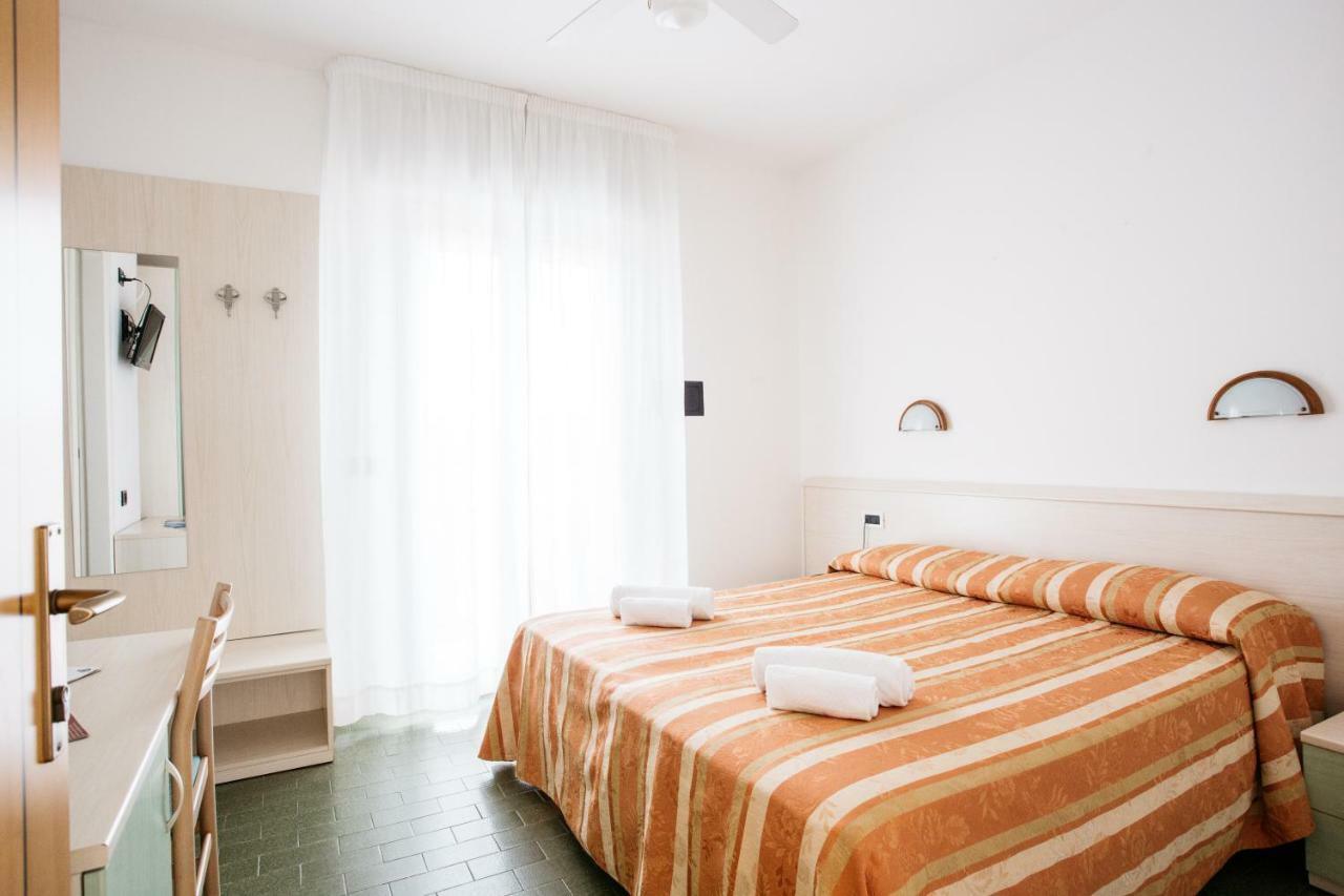 Hotel Angelo Caorle Bagian luar foto